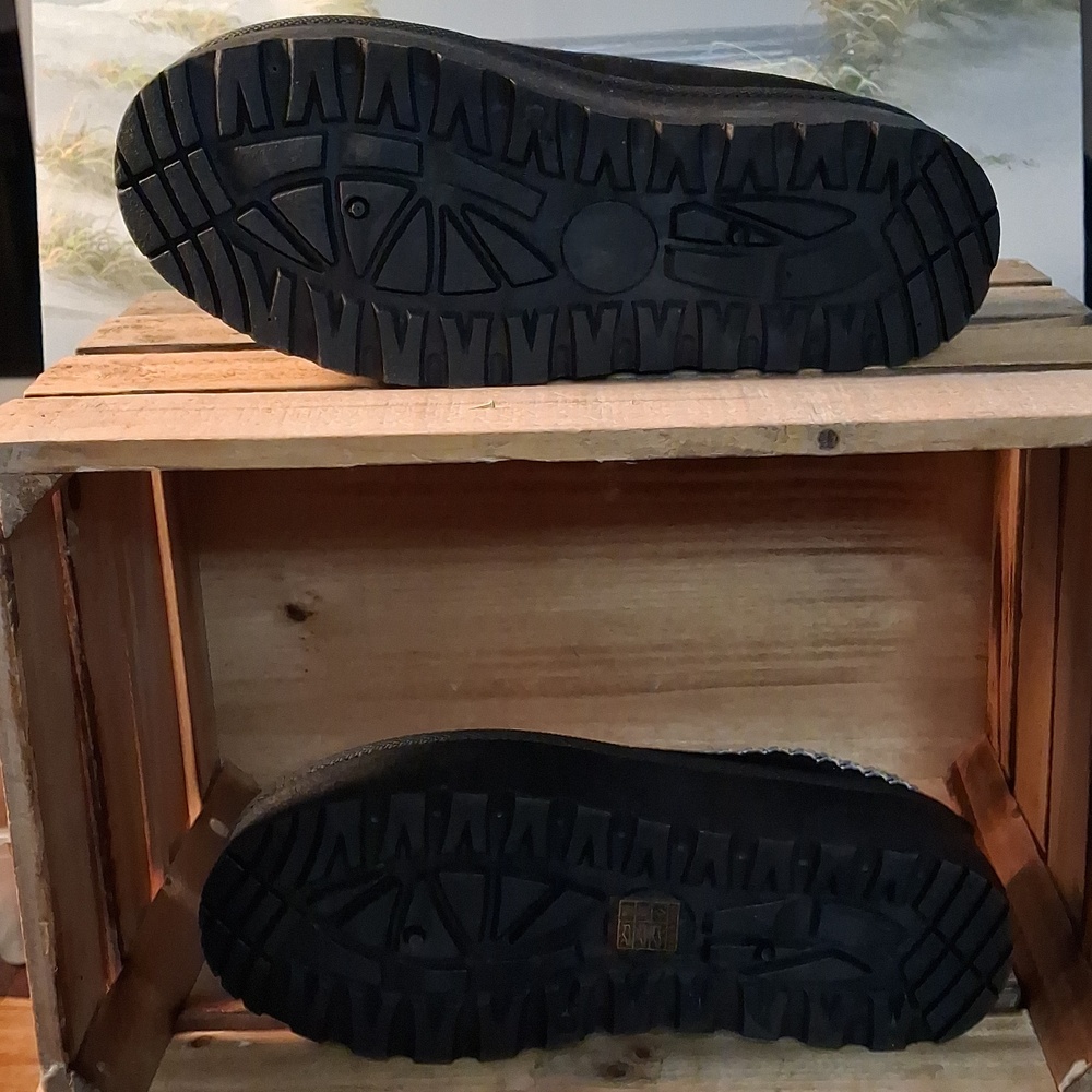 Women’s Black Suede Platform Slip-On Clogs - Picture 4 of 12